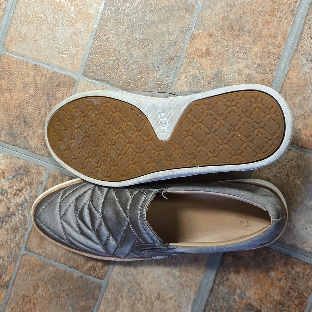 UGG‎ SOLEDAD QUILTE ELEPHANT | Size 7​ - Picture 4 of 10
